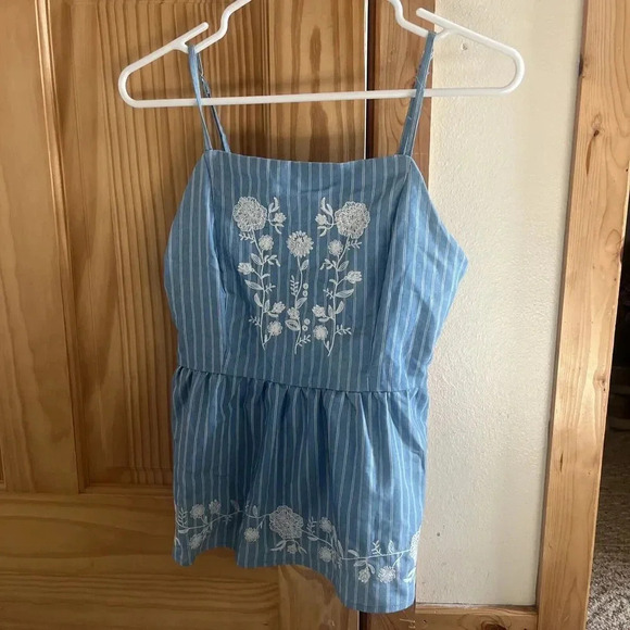 Harper Heritage Francesca’s Blue White Embroidered Baby Doll Tank Size Small NWT - Picture 1 of 5